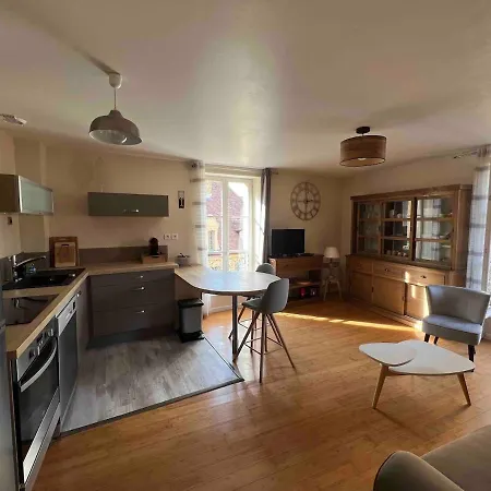 Spacious And Cozy, Elevator, Historic Center, Apartament Sarlat-la-Canéda